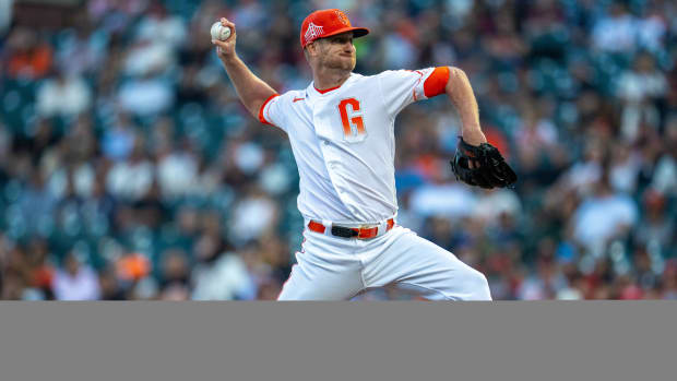 Giants starting pitcher Alex Cobb delivers a pitch against the Reds.
